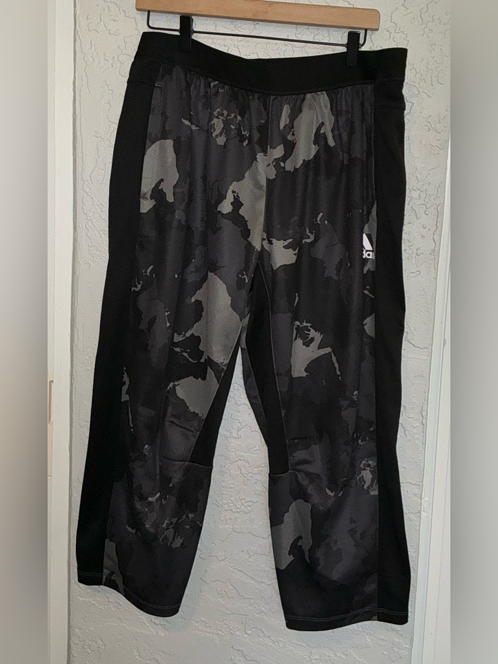 Adidas Men’s Black & Gray Camo Cropped Pants